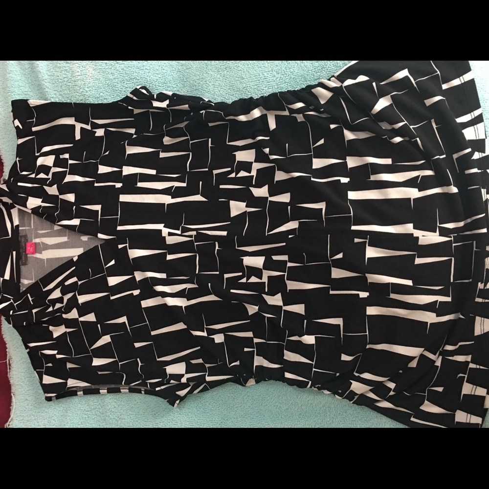 WORN ONCE! VINCE CAMUTO RUCHED TOP!